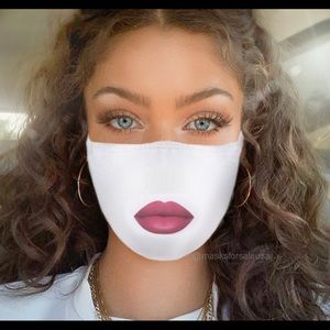 No makeup no lipstick no problem Pink lips mask